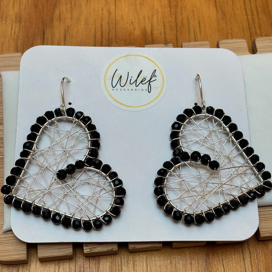 Aros Corazón Negros Hechos a Mano – Joyería Artesanal Mujer