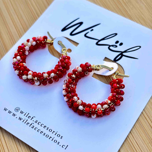 Aros Argolla Tejidos a Mano con Mostacillas – Diseño Artesanal, Mix Rojos