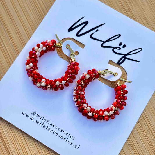 Aros Argolla Tejidos a Mano con Mostacillas – Diseño Artesanal, Mix Rojos