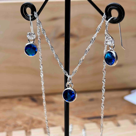 Conjunto Plata 925 con Cristal Azul Zafiro — Collar y Aros Colgantes