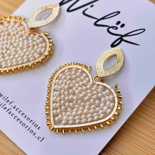 Corazón Tejido con Mostacillas Beige — Base Baño de oro