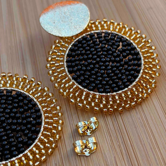 Aros Tejidos a Mano con Mostacillas / Mandalas Unicolor negra