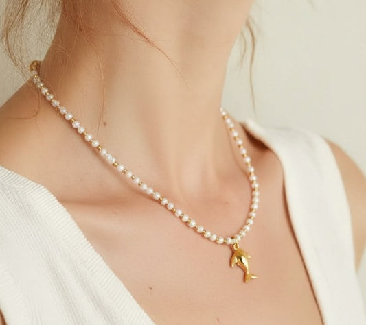 Collar Cristales Blancos Tejido a Mano | Dije Delfín