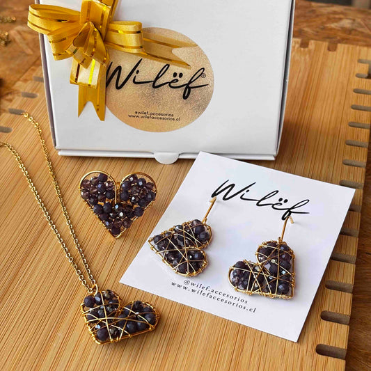 Conjunto Corazones  Morado — Aros, Collar y Anillo Tejidos a Mano en Alambre Dorado con Cristales