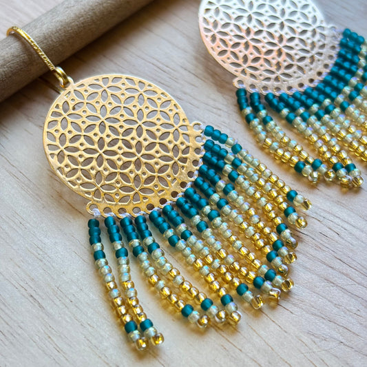 Aros largos con mostacillas – Color Verde Dorado- Diseño Cascada Mandala