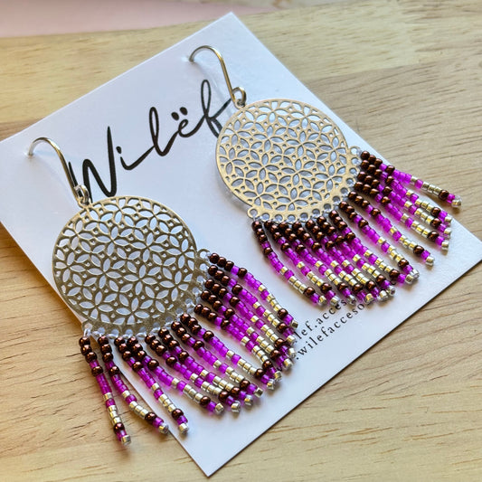 Aros largos con mostacillas – color Fucsia plateado - Diseño Cascada Mandala