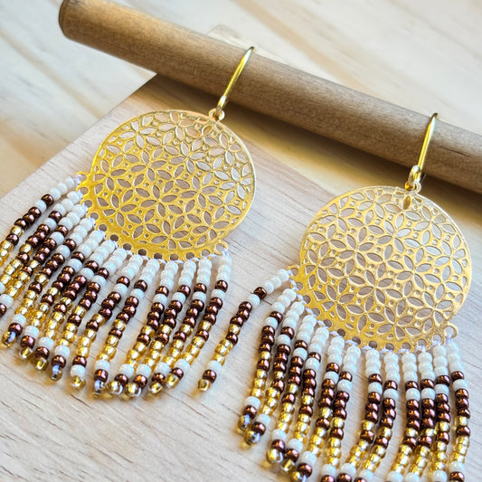 Aros largos con mostacillas – Color Beige Dorado - Diseño Cascada Mandala