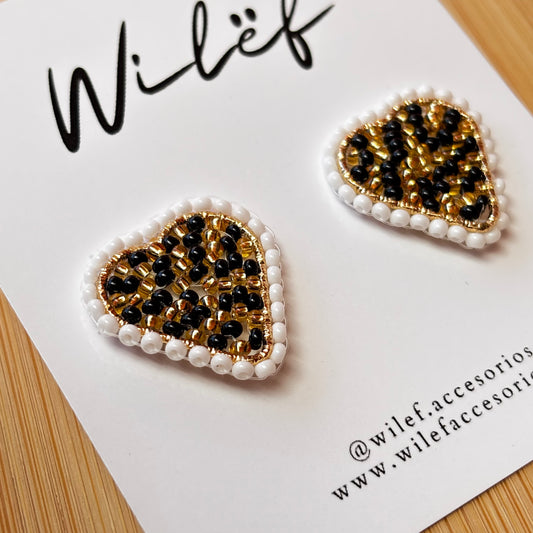 Aros Corazón Tejidos a Mano con Mostacillas | Aros Artesanales | Topitos Negros