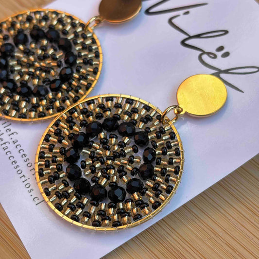 Aros Tejidos Cristales – Diseño Artesanal - Mandala Negro Dorado