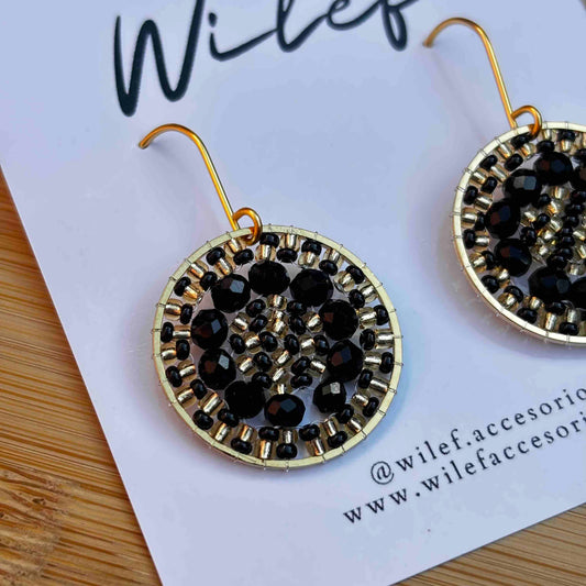 Aros Tejidos Cristales – Diseño Artesanal - Mini  Mandala Negra Dorada