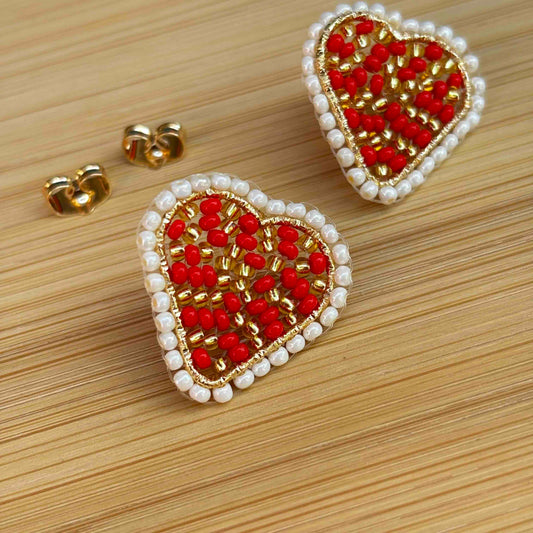 Aros Corazón Tejidos a Mano con Mostacillas | Aros Artesanales | Topitos Rojo