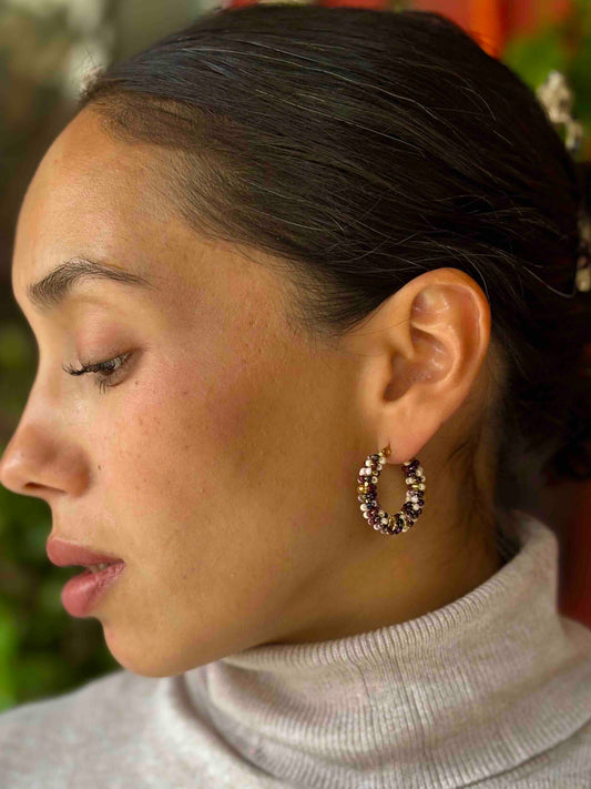 Aros Argolla Tejidos a Mano con Mostacillas – Diseño Artesanal, Mix Morado