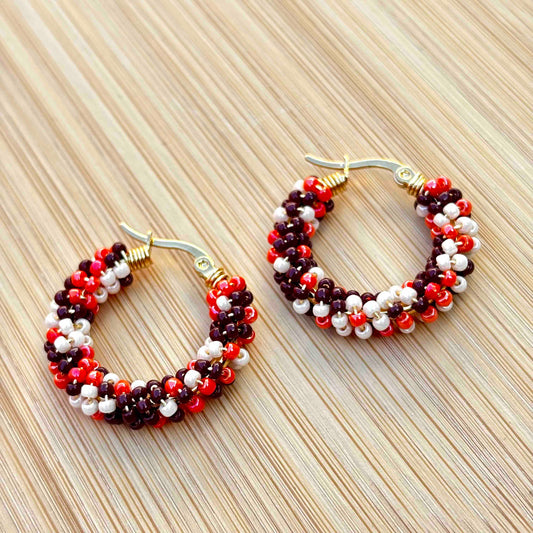 Aros Argolla Tejidos a Mano con Mostacillas – Diseño Artesanal, Marrón