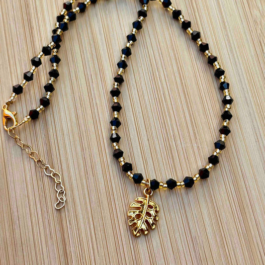 Collar Cristales Negros Tejido a Mano | Dije Hoja