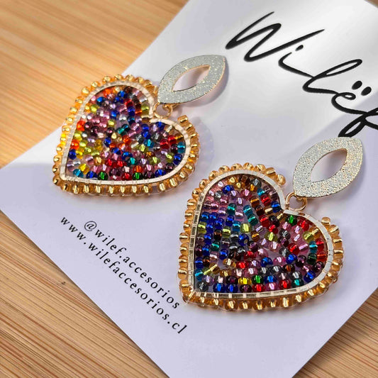 Corazón Tejido con Mostacillas Multicolor —  Base Baño de oro