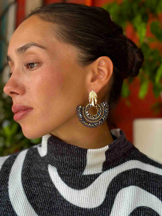 Aros Maxi Abanico con Cristales y Mostacillas | Aros Tejidos a Mano Negros